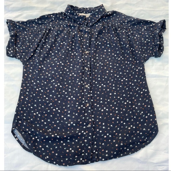Women's Floral Print Short Sleeve Button-Down Camp Shirt - Picture 2 of 11